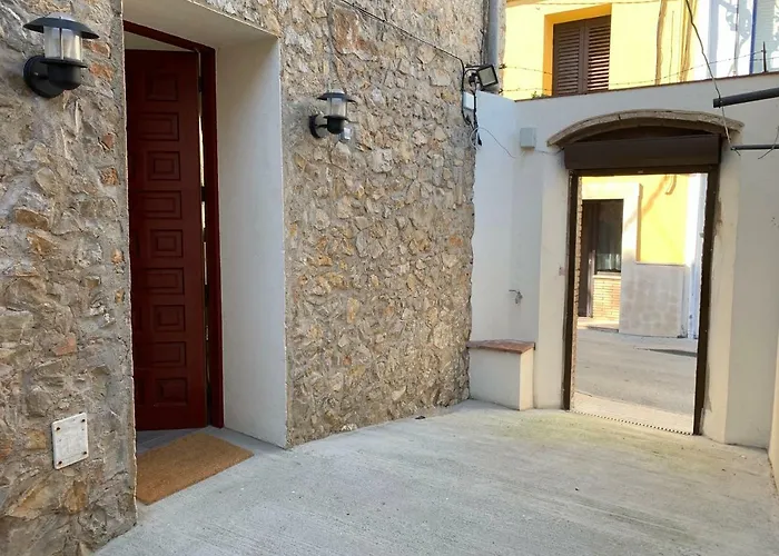 Pintor Massanet - Casa De Piedra Adaptada En Lescala
